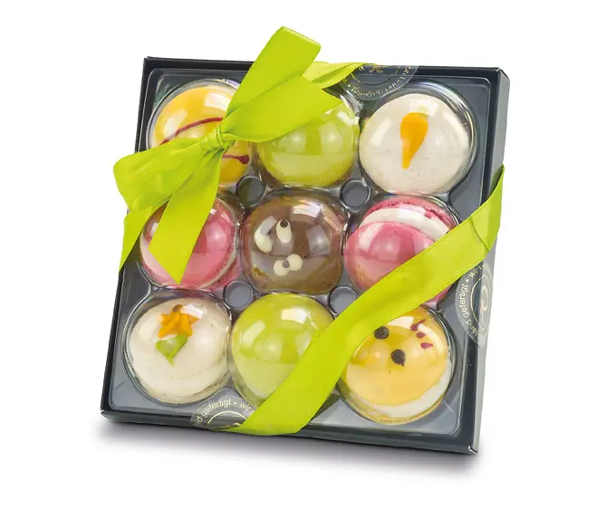 Bunte Oster-Macarons